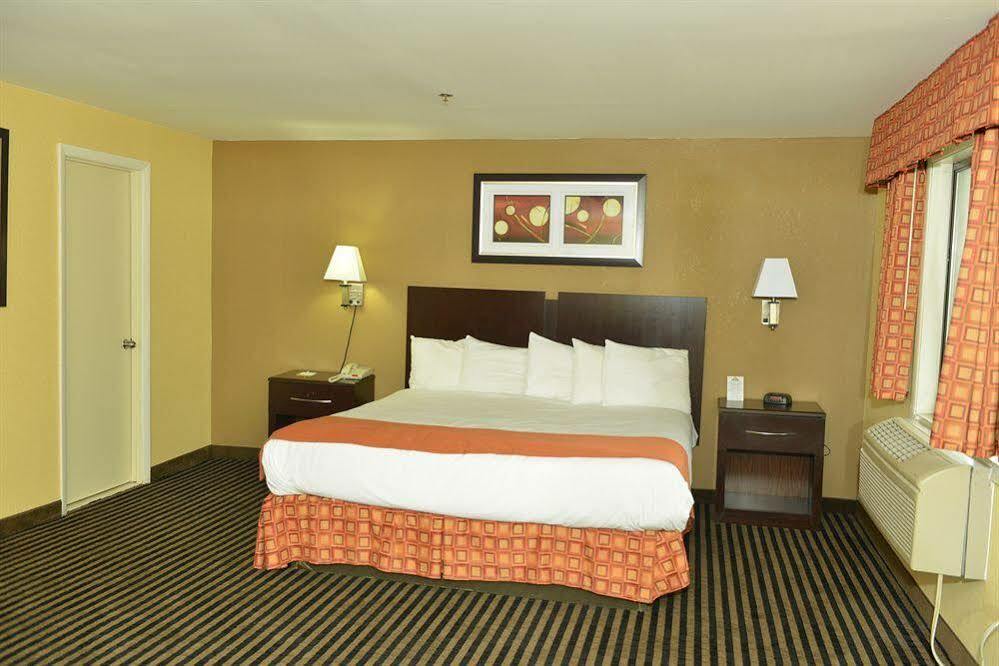 Whitney Inn & Suites Hamden Exteriér fotografie